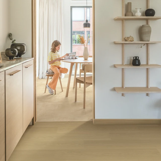 Beige Varnished Oak Laminate Flooring – SIG4750 – 212mm Wide – 9mm Thick — merchant product photo